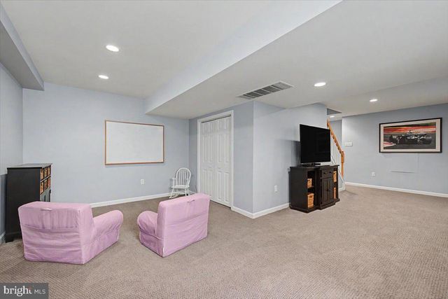 6 STIRLING DR, Newark, DE 19702
