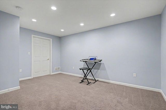 6 STIRLING DR, Newark, DE 19702
