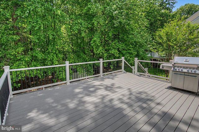 6 STIRLING DR, Newark, DE 19702