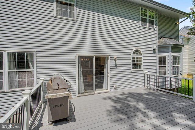 6 STIRLING DR, Newark, DE 19702