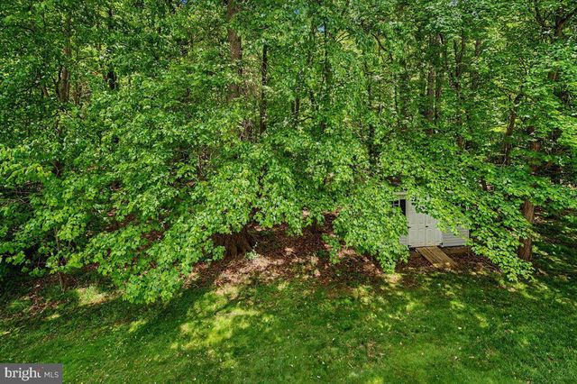 6 STIRLING DR, Newark, DE 19702
