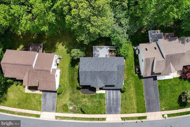 6 STIRLING DR, Newark, DE 19702