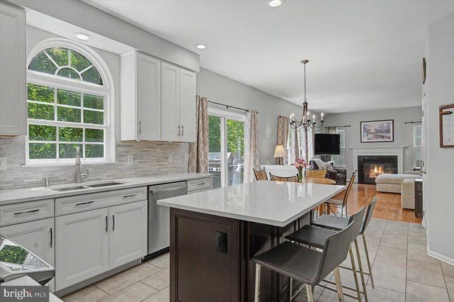 6 STIRLING DR, Newark, DE 19702