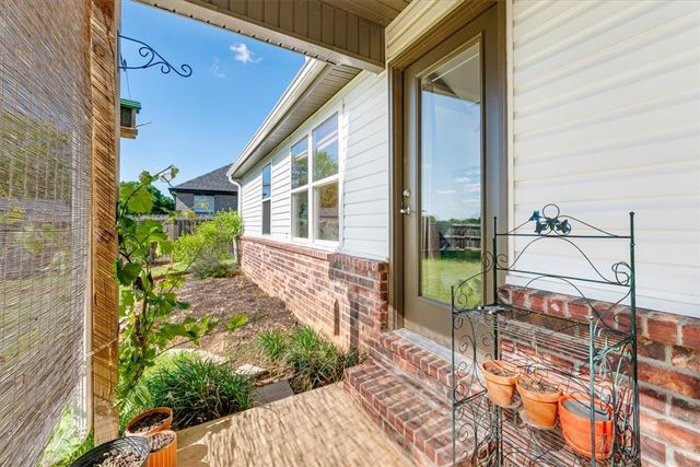 307 N Tacoma Street, Farmington, AR 72730