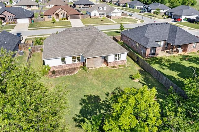 307 N Tacoma Street, Farmington, AR 72730