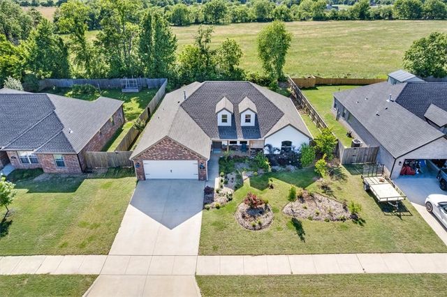307 N Tacoma Street, Farmington, AR 72730