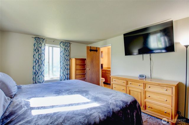 3046 Old Highway 99 North Road, Burlington, WA 98233