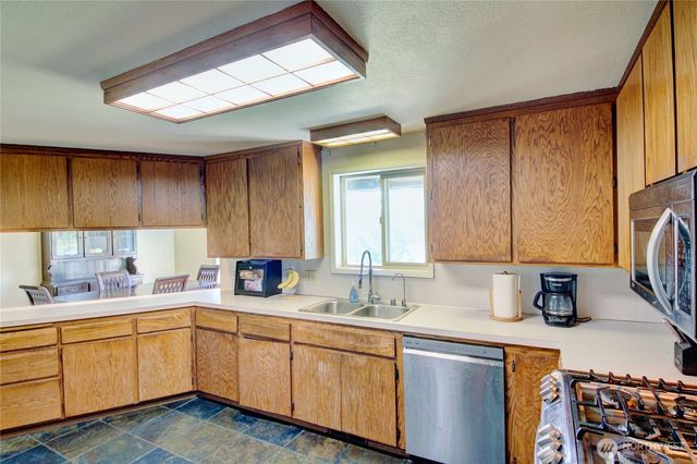 3046 Old Highway 99 North Road, Burlington, WA 98233