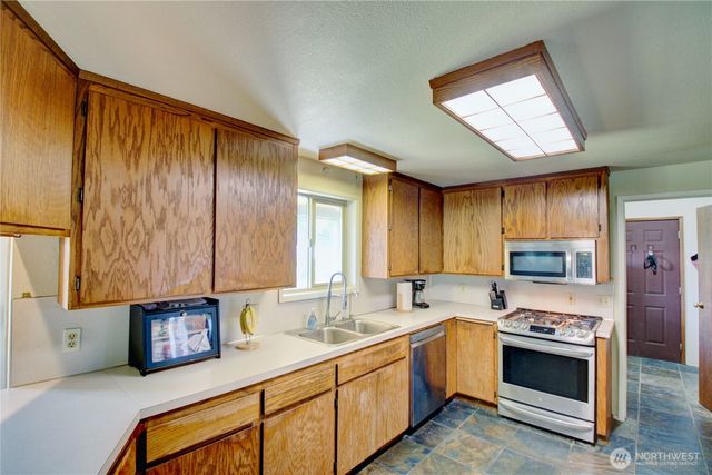 3046 Old Highway 99 North Road, Burlington, WA 98233
