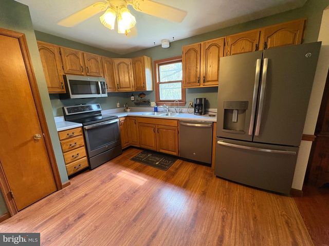 8 BRIAR CHASE RD, West Grove, PA 19390