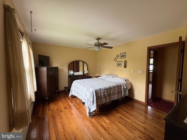 8 BRIAR CHASE RD, West Grove, PA 19390