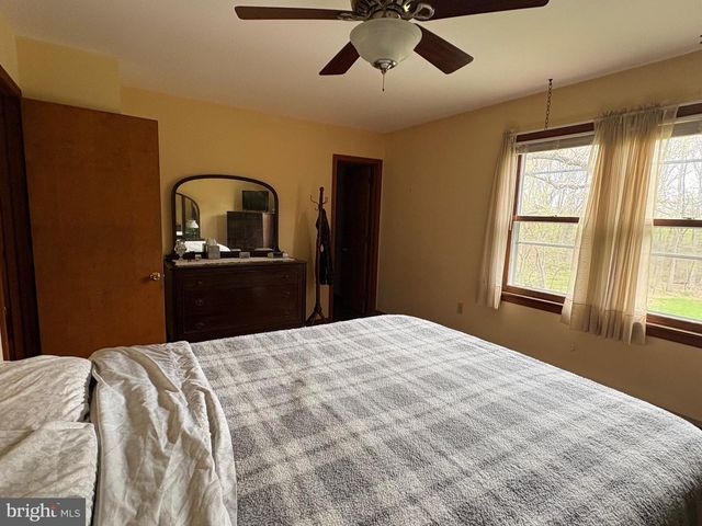 8 BRIAR CHASE RD, West Grove, PA 19390