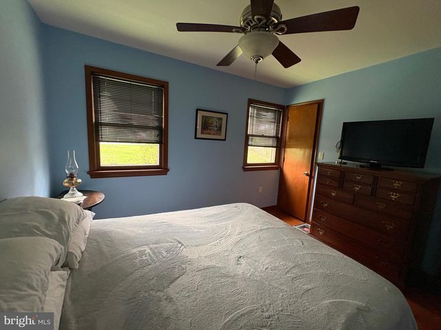 8 BRIAR CHASE RD, West Grove, PA 19390
