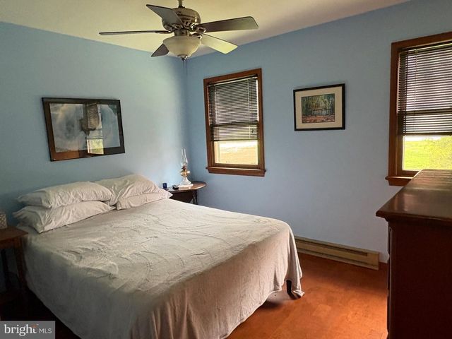 8 BRIAR CHASE RD, West Grove, PA 19390
