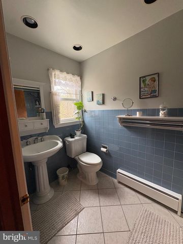 8 BRIAR CHASE RD, West Grove, PA 19390