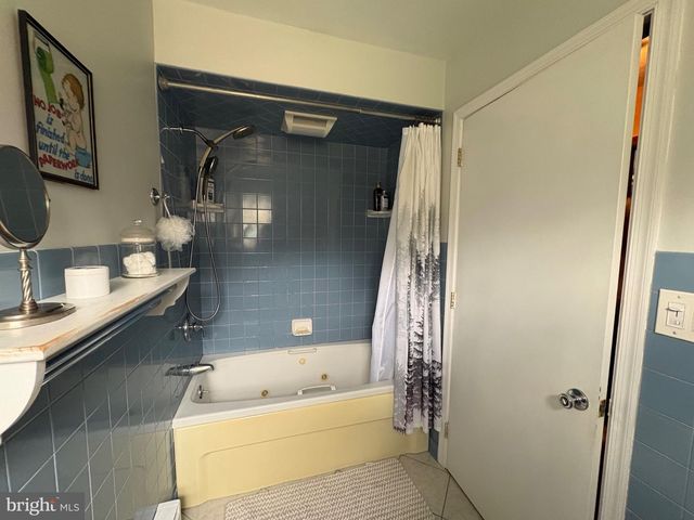 8 BRIAR CHASE RD, West Grove, PA 19390