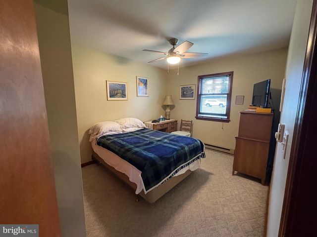 8 BRIAR CHASE RD, West Grove, PA 19390