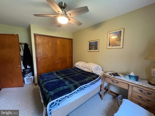 8 BRIAR CHASE RD, West Grove, PA 19390