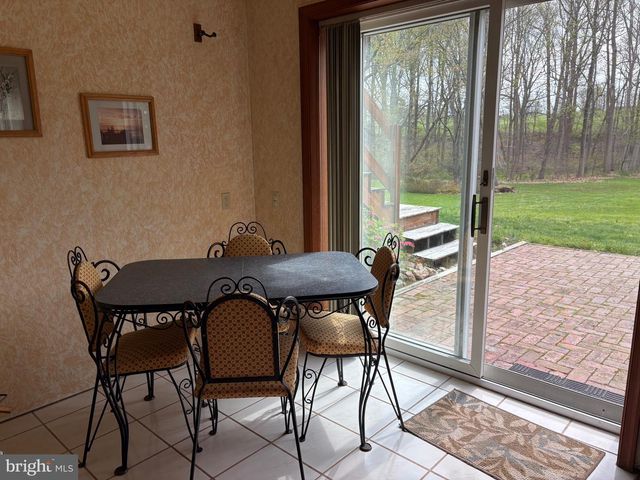 8 BRIAR CHASE RD, West Grove, PA 19390