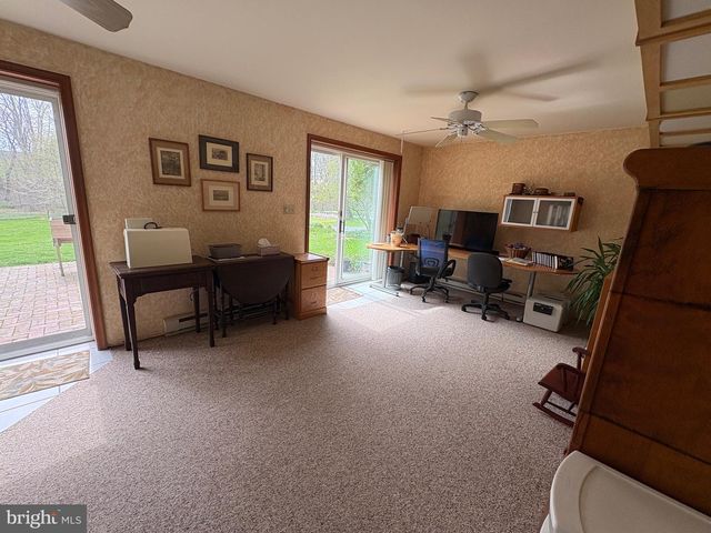 8 BRIAR CHASE RD, West Grove, PA 19390