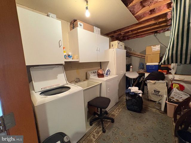 8 BRIAR CHASE RD, West Grove, PA 19390