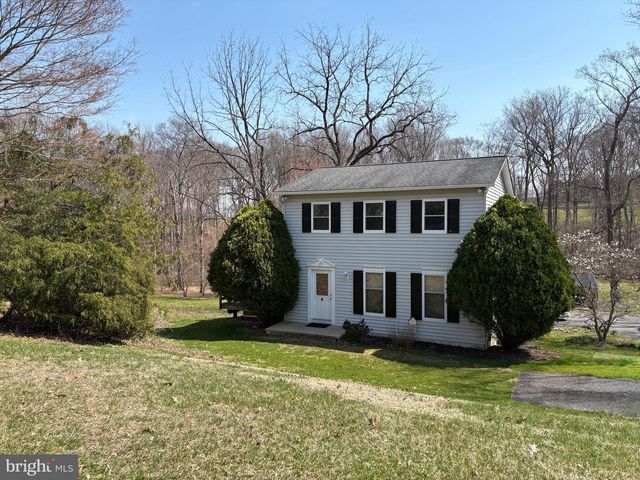 8 BRIAR CHASE RD, West Grove, PA 19390