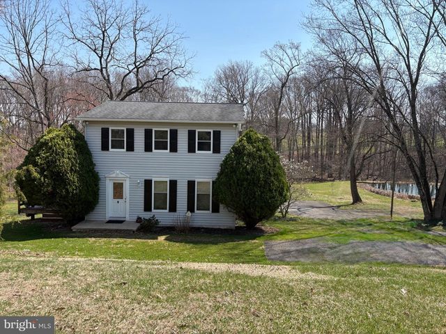 8 BRIAR CHASE RD, West Grove, PA 19390