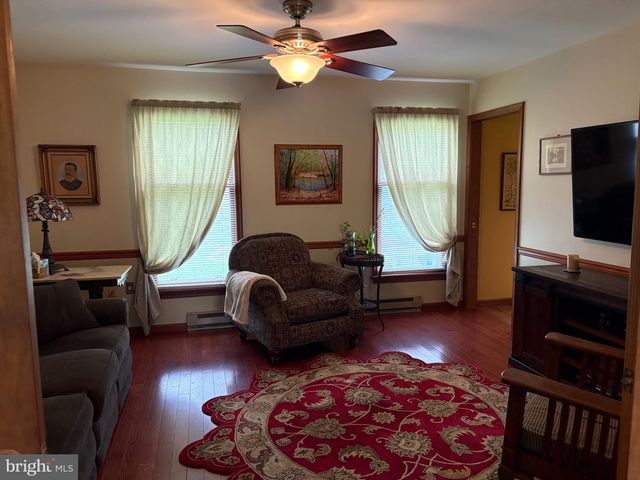 8 BRIAR CHASE RD, West Grove, PA 19390