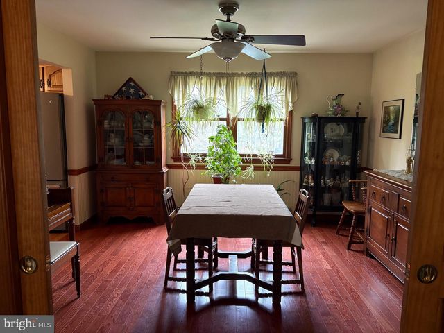 8 BRIAR CHASE RD, West Grove, PA 19390