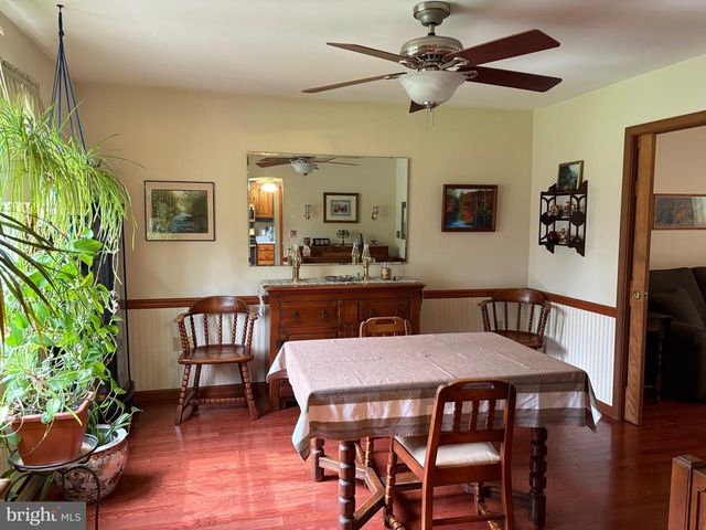 8 BRIAR CHASE RD, West Grove, PA 19390