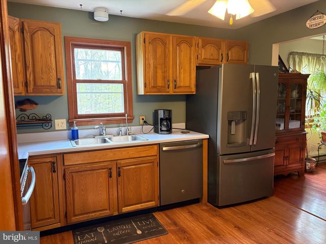 8 BRIAR CHASE RD, West Grove, PA 19390