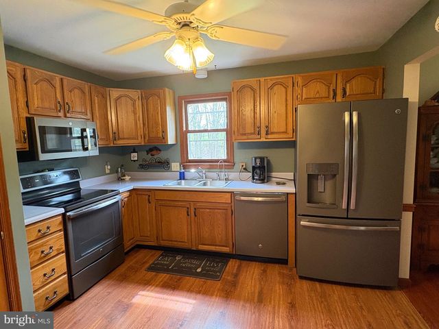 8 BRIAR CHASE RD, West Grove, PA 19390