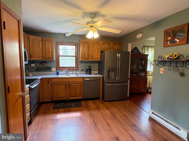 8 BRIAR CHASE RD, West Grove, PA 19390