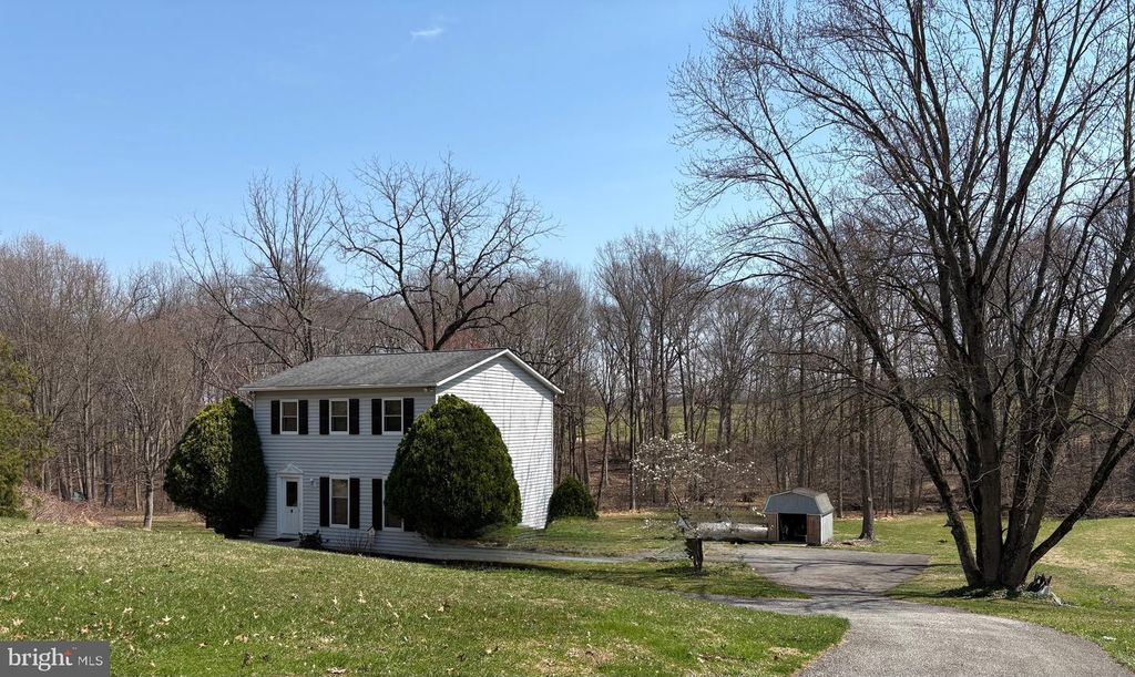 8 BRIAR CHASE RD, West Grove, PA 19390