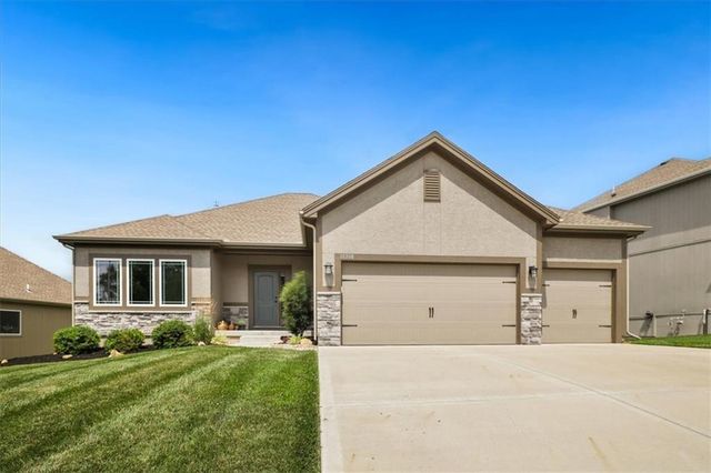 10308 N Corrington Avenue, Kansas City, MO 64156