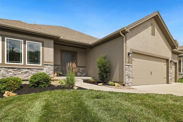 10308 N Corrington Avenue, Kansas City, MO 64156