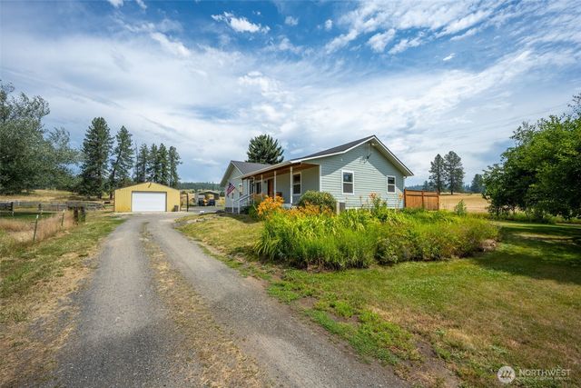 8511 E Hamilton Road, Chattaroy, WA 99003