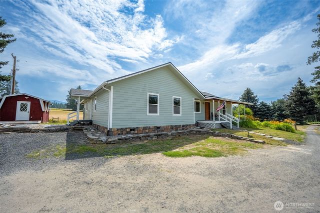 8511 E Hamilton Road, Chattaroy, WA 99003