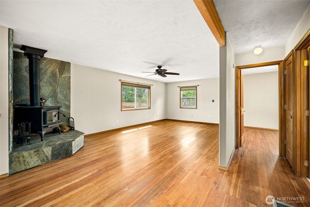 8511 E Hamilton Road, Chattaroy, WA 99003