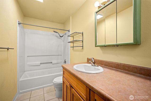8511 E Hamilton Road, Chattaroy, WA 99003