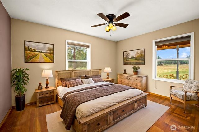 8511 E Hamilton Road, Chattaroy, WA 99003