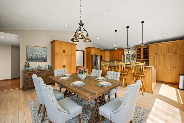 8511 E Hamilton Road, Chattaroy, WA 99003