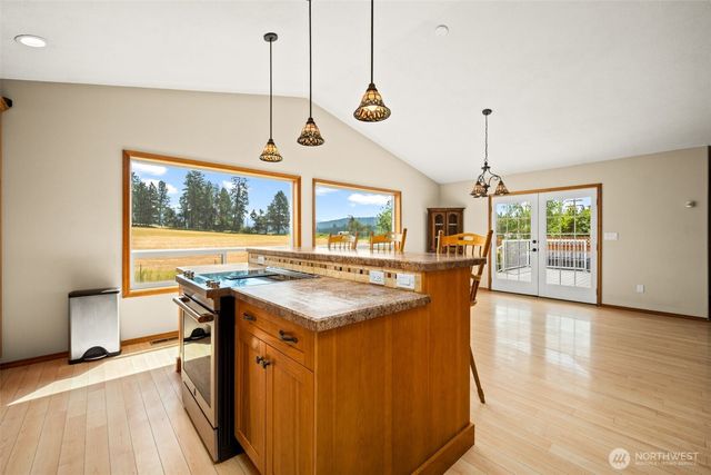 8511 E Hamilton Road, Chattaroy, WA 99003