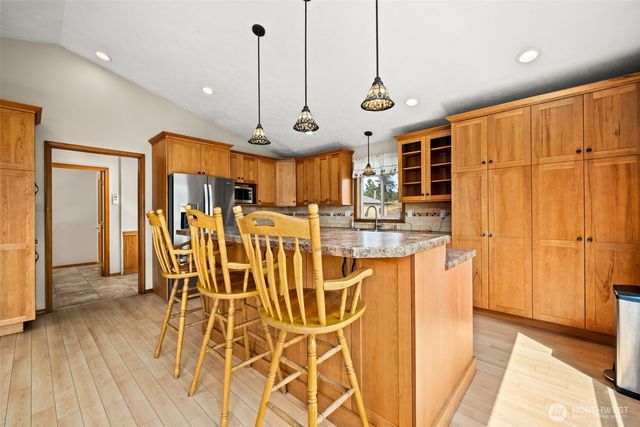 8511 E Hamilton Road, Chattaroy, WA 99003