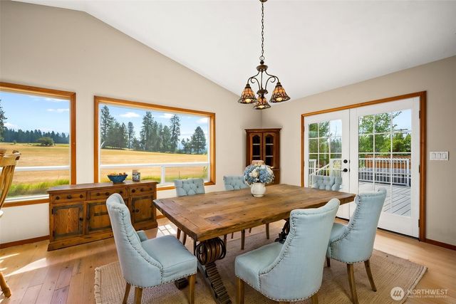 8511 E Hamilton Road, Chattaroy, WA 99003