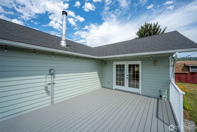 8511 E Hamilton Road, Chattaroy, WA 99003