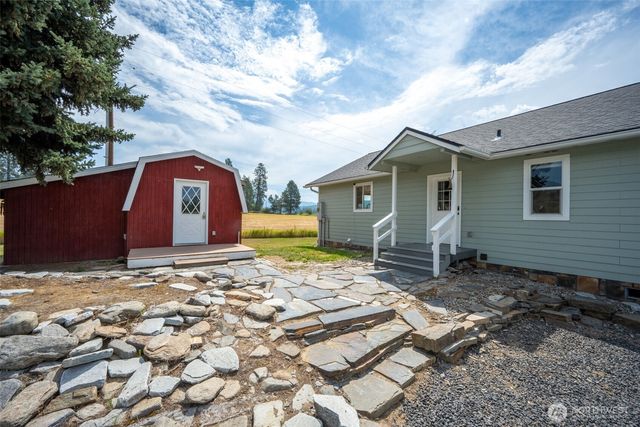 8511 E Hamilton Road, Chattaroy, WA 99003