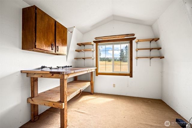 8511 E Hamilton Road, Chattaroy, WA 99003