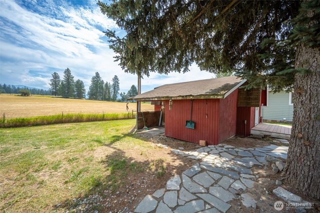 8511 E Hamilton Road, Chattaroy, WA 99003