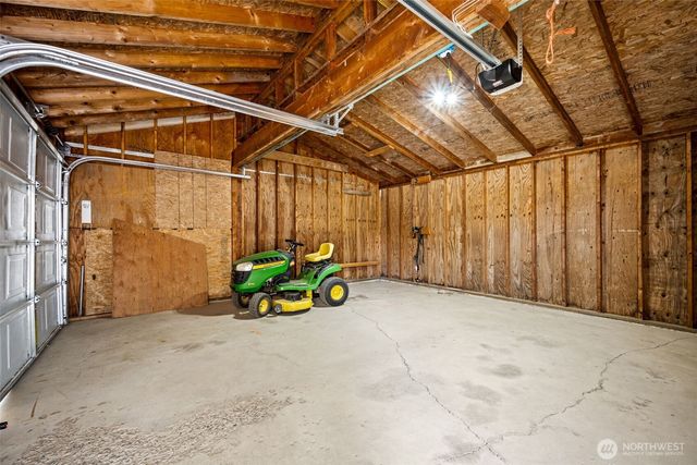 8511 E Hamilton Road, Chattaroy, WA 99003